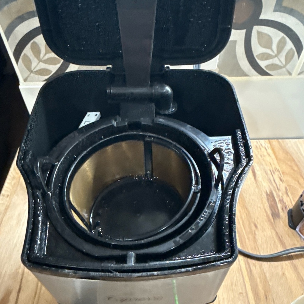 Capresso Black and Silver Coffee Maker mini 5 cups - Picture 2 of 8